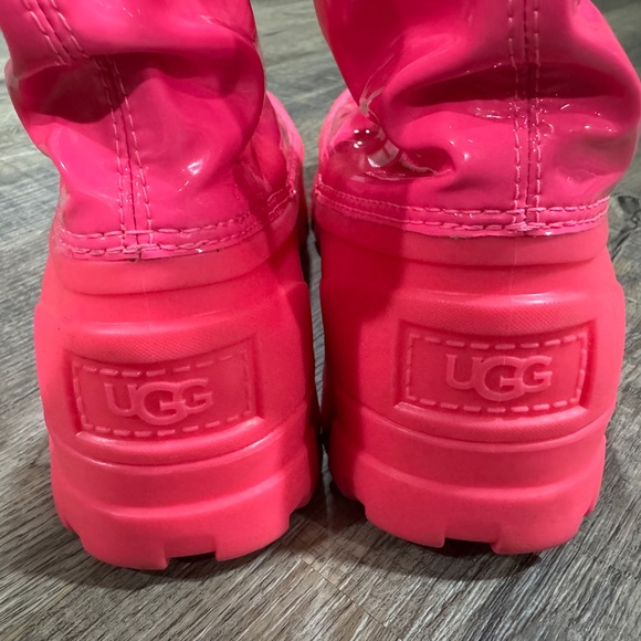 UGG Classic Brellah Mini Waterproof Slip On Rain Boot- Pink, Big Kid’s Size 6 - Picture 4 of 10